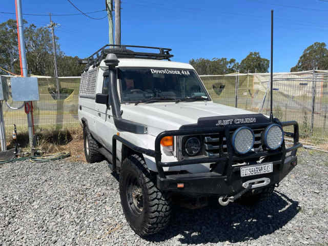 1996 TOYOTA LANDCRUISER (4x4) 11 SEAT 5 SP MANUAL 4x4 TROOPCARRIER ...