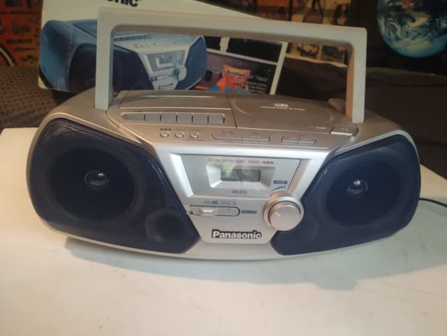 Panasonic RX-D10 AM/FM Portable Radio CD Cassette Like new in