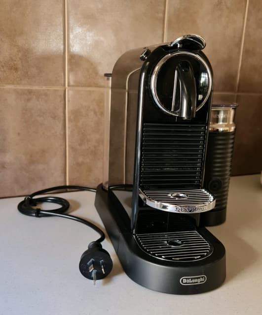 NESPRESSO Citiz Capsule Coffee Machine & Capsule Holder Coffee