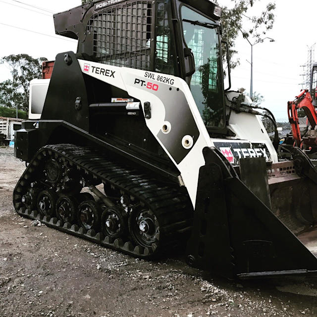 Earthmoving 2x excavator 2xPOSI attachments tipper Landscaping