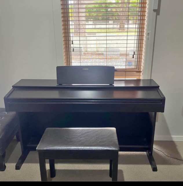 Yamaha digital piano Keyboards & Pianos in Stanhope Gardens NSW