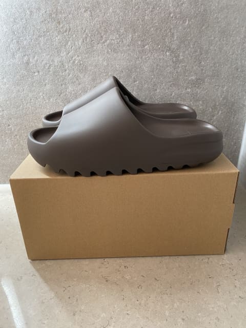 size 9 yeezy slides