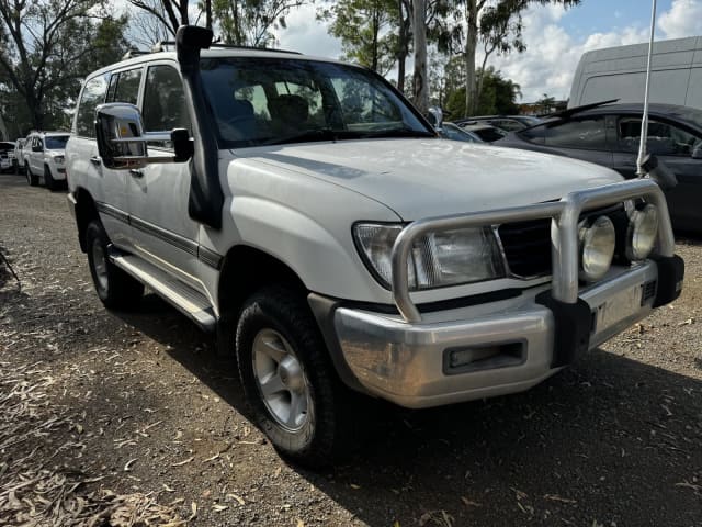 Wrecking a 2000 Toyota Landcruiser 100 Series | Wrecking | Gumtree ...