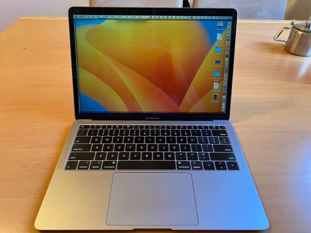 Macbook Air 2018, 1.6Ghz Core i5, 16GB RAM, 1.5TBSSD, 13.3 inch