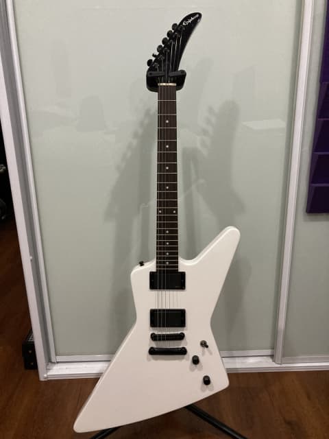 epiphone explorer with emg pickups