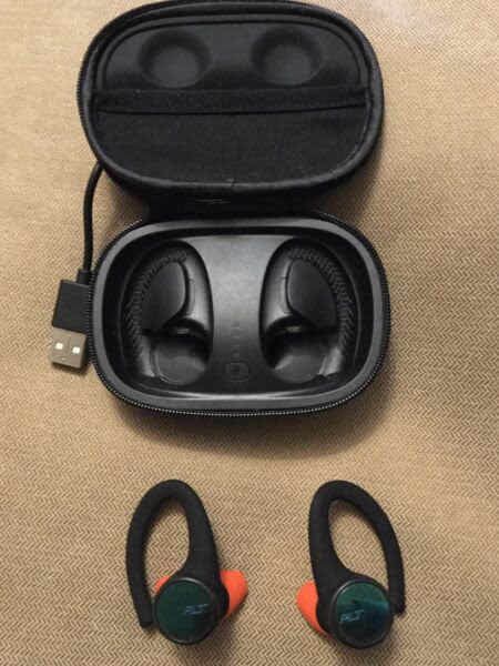 PLT plantronics earbuds EC. Nic’s tech | Headphones & Earphones ...