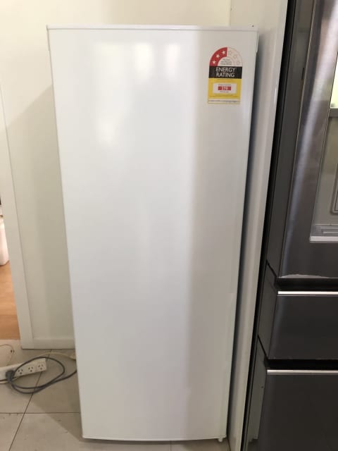 kogan 172l upright freezer white