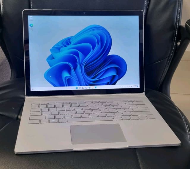 Microsoft Surface Book 3 i7 8th gen 16 gb 512 gb ssd GTX 1050