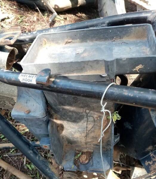 1980 KAWASAKI KE175 AIR BOX AIR HOUSING CHAMBER AIR CLEANER BATTERY BO