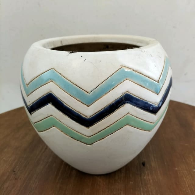 Cute ceramic zig zag plant pot. No drainage holes. Pots & Garden Beds