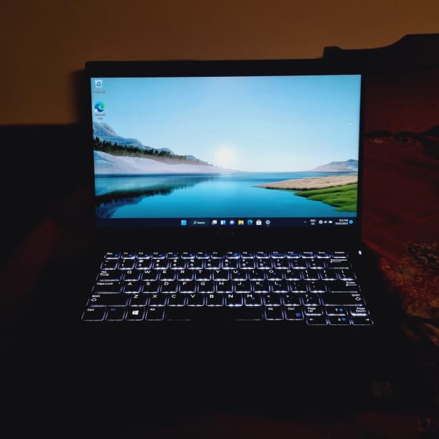 Dell Latitude 7390 l CPU: i7-8650U l SSD: 512 GB l RAM: 16 GB