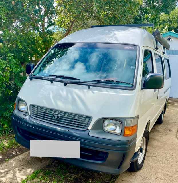 2004 TOYOTA HIACE COMMUTER DIESEL SLWB 5 SP MANUAL BUS Cars, Vans