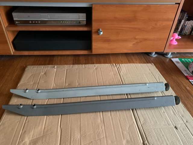 Pinball legs one gunmetal grey and one silver gc - good for spares ...