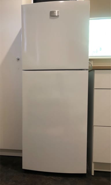 kelvinator 211l top mount fridge