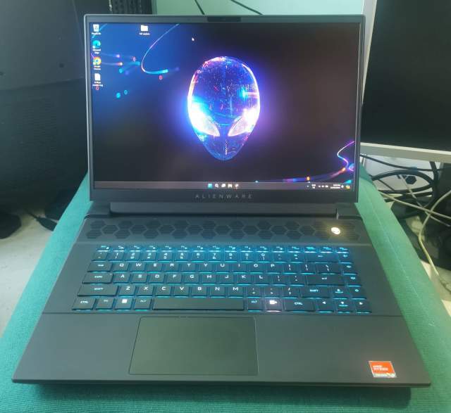 Alienware M16 RTX 4080 Ryzen 9 7845HX QHD 240Hz 32GB 1tb SSD Laptop