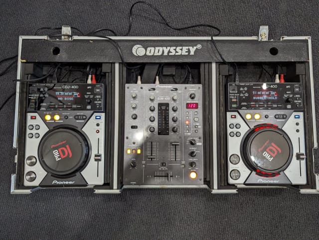 2x Pioneer CDJ-400, DJM 400, Road Case | DJ Gear & Lighting