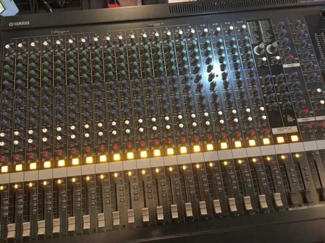 Yahama 24 track mixing desk MG24/14 FX - Other Musical Instruments in ...