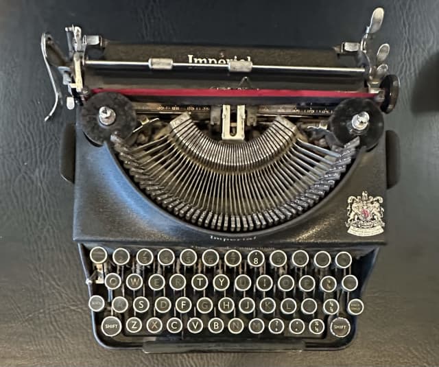 Vintage Imperial Typewriter Other Antiques, Art & Collectables