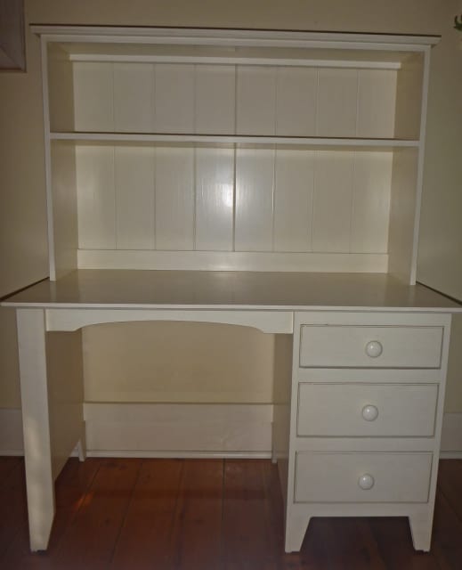 WHITE WASH DESK WITH 3 DRAWERS AND HUTCH FROM FORTYWINKS Desks