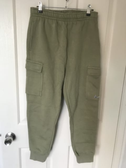 nike cuffed cargo joggers in khaki