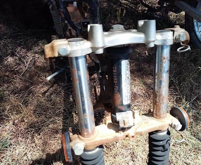 Suzuki TS185 TS 185 1979 Triple Clamps Steering Stem Tree Motorcycle