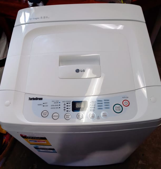 LIKE NEW LG WASHING MACHINE 5.5 KILO FUZZY LOGIC Washing Machines