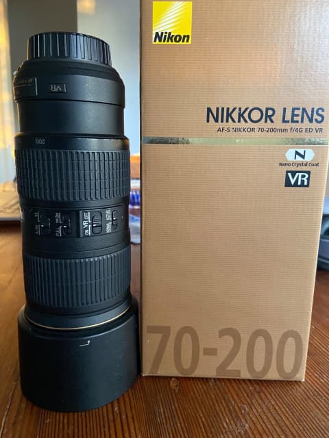 nikon constant aperture zoom lens