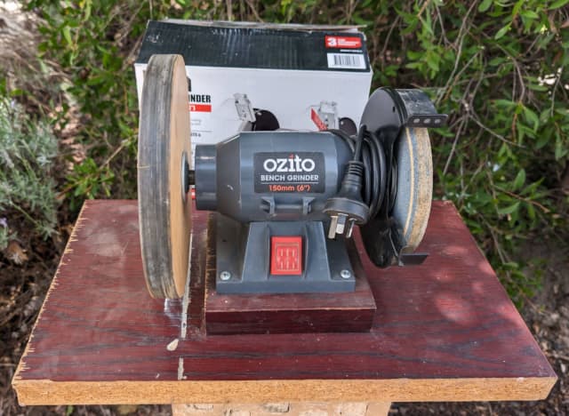 Ozito deals bench grinder