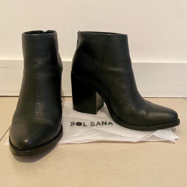 sol sana leo boots