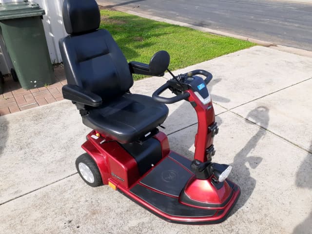 3 WHEEL PRIDE CELEBRITY DX MOBILITY SCOOTER | Scooters | Gumtree ...