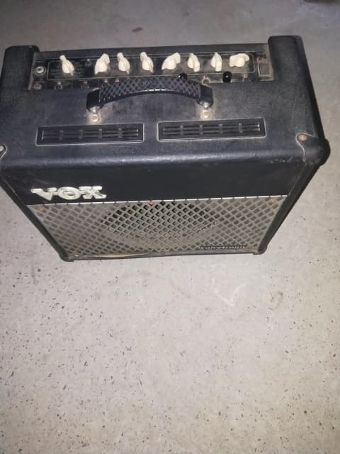 Vox Valvetronix VT30 Guitar Combo Amplifier, 30W, 1x10 | Guitars