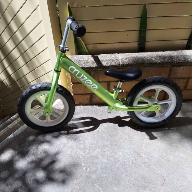 cruzee balance bike second hand