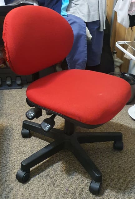 CHEAP Red Office Chair with wheels, Clean, Carlton pickup | Office Chairs |  Gumtree Australia Melbourne City - Carlton | 1310742630