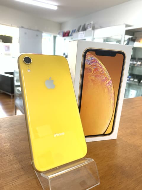 excellent iphone xr 256gb white / yellow with shop warranty