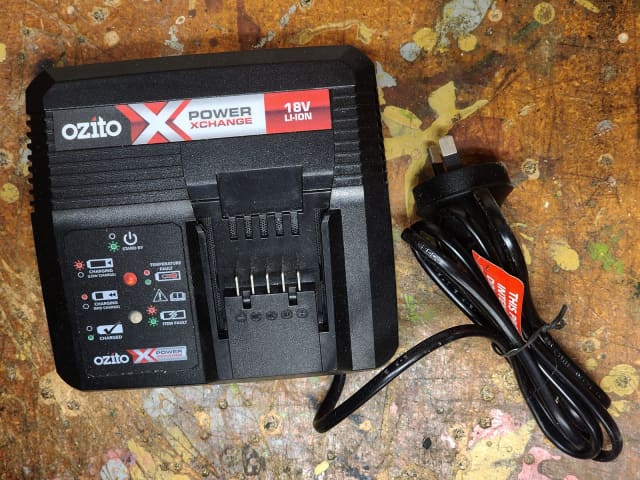 Ozito 18 volt discount battery and charger