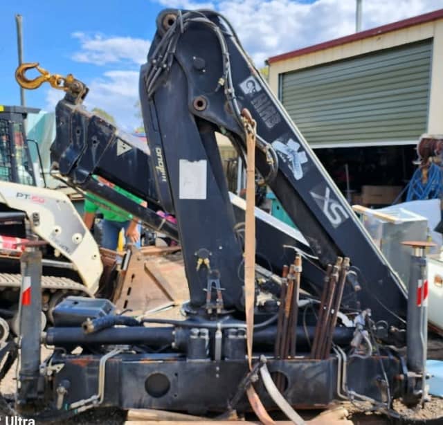 PENDING Hiab crane 7.7m, max 11.8 meter reach, 3550kg max Truck Parts