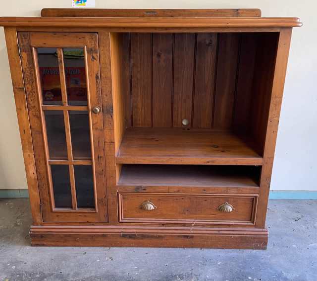 Chesterfield Country TV Entertainment & TV Units in Wynnum