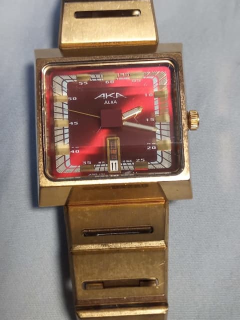 Unused funky SEIKO Alba AKA V733-5A40 square mens watch, cut glass