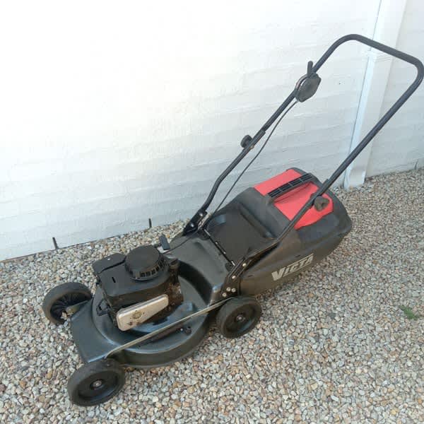 VICTA 4Stroke Briggs Stratton Lawn Mower with Catcher Lawn Mowers