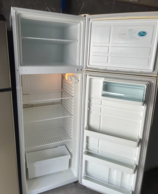 Warranty 350L Westinghouse Fridge Freezer H 1735 W 604 D 684 good work