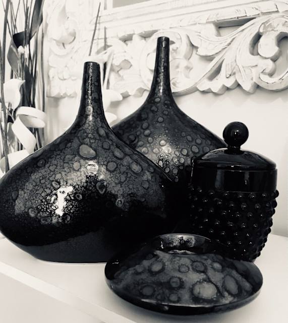 Ornate ceramic designer decor set. As new condition. Decorative