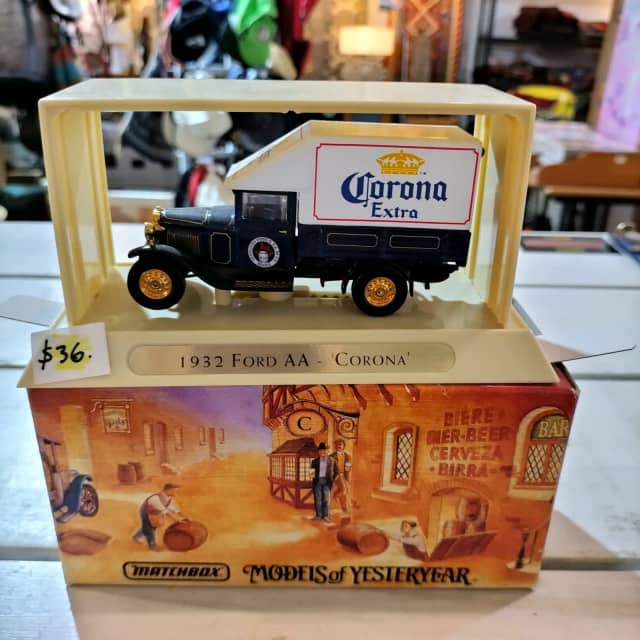 Matching Models of Yesteryear 1932 Ford Carona diecast van