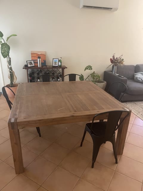 gumtree square dining table