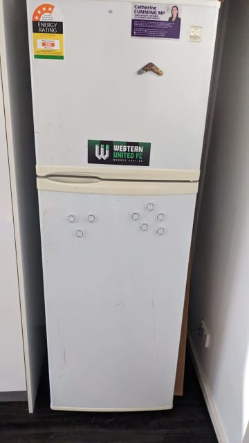 second hand fridge in good condition