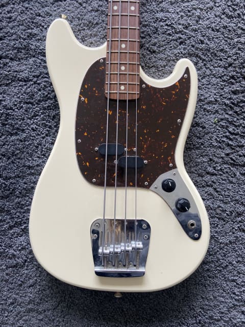 fender mustang bass made in japan