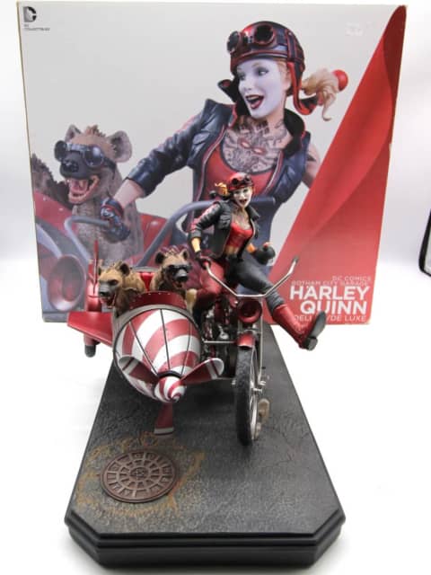 gotham city garage harley quinn statue