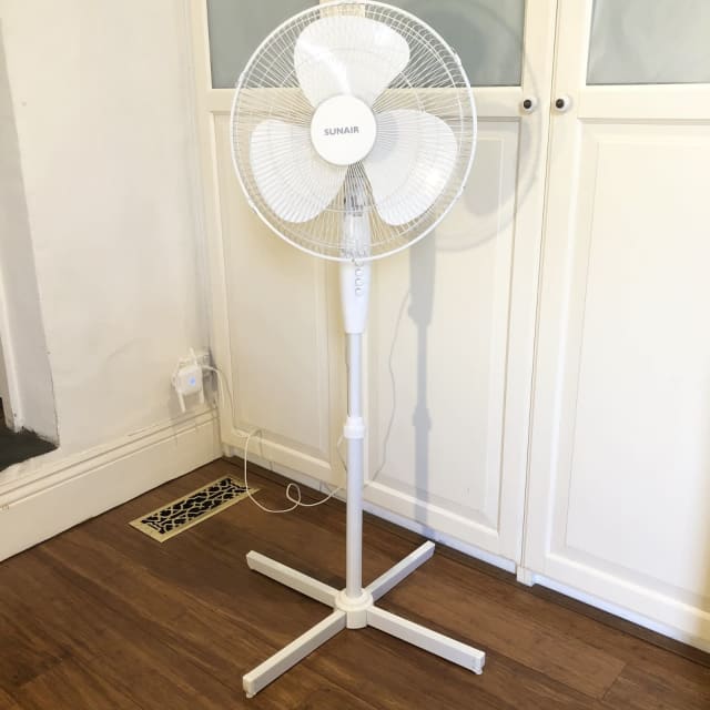 White Pedestal Fan with Rotating 40cm Oscillating Head Air