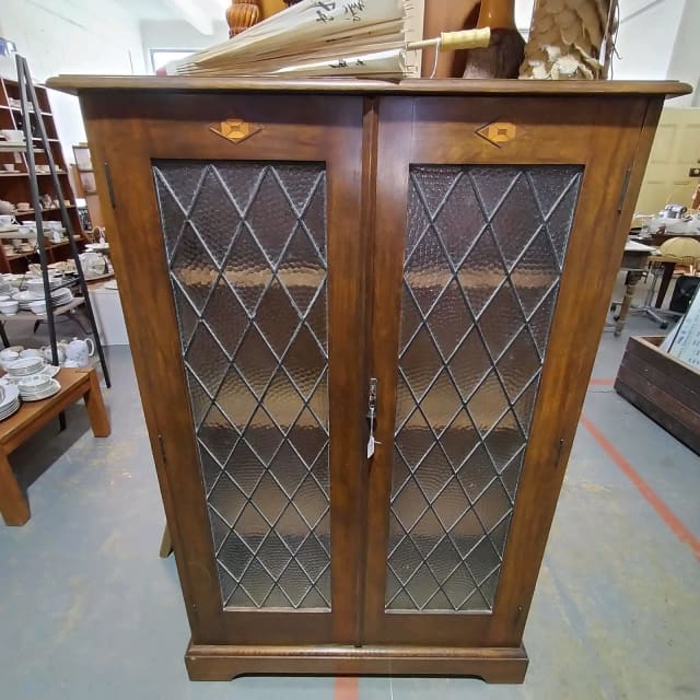 Stunning Mid sized lockable leadlight display with key