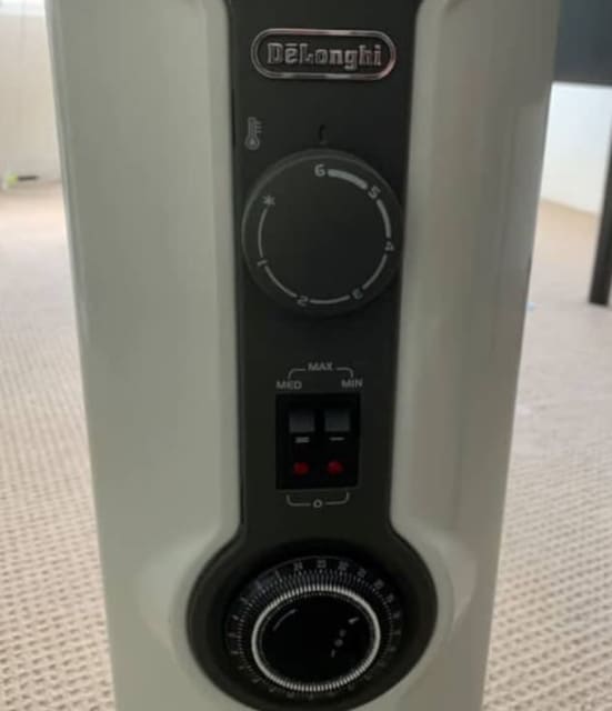 2x Delonghi 5 Fin Oil Heater 1000w Air Conditioning Heating