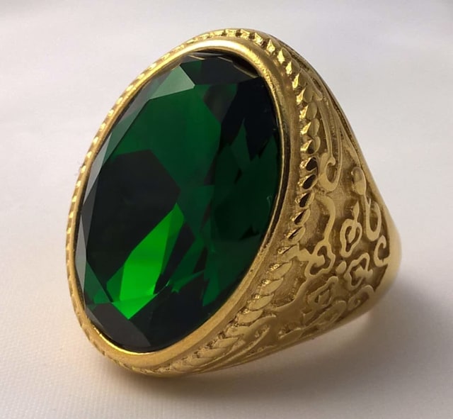 GFilled 18k yellow gold simulated Mens emerald ring 28g medieval Men